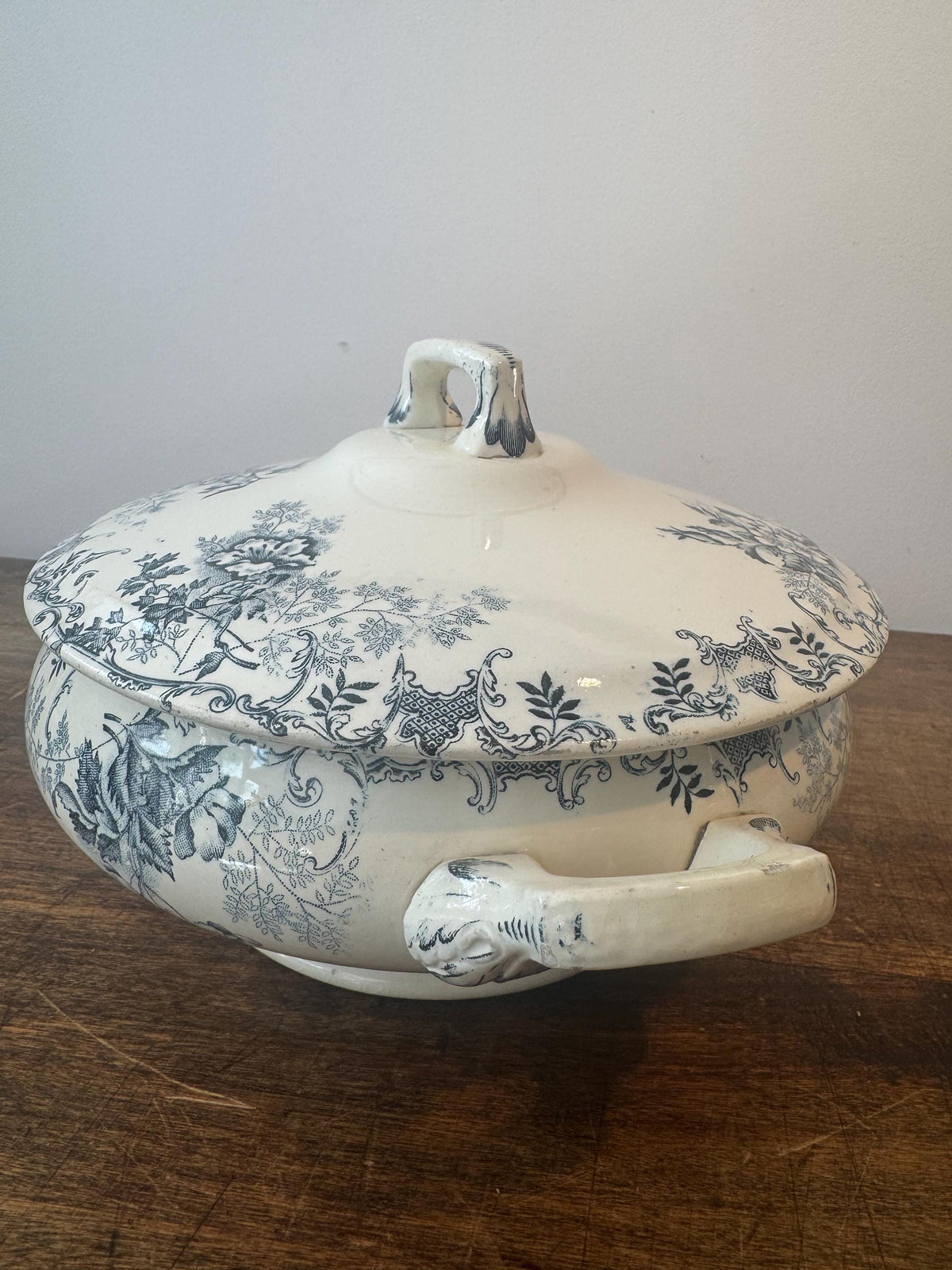 Soupière ancienne décor floral bleu et blanc