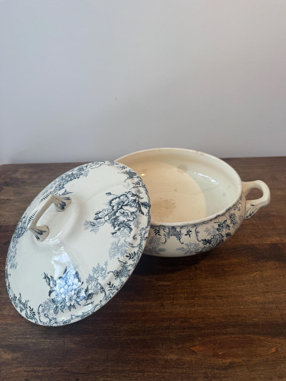 Soupière ancienne décor floral bleu et blanc