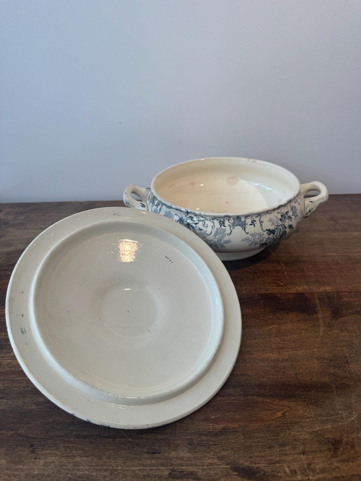 Soupière ancienne décor floral bleu et blanc