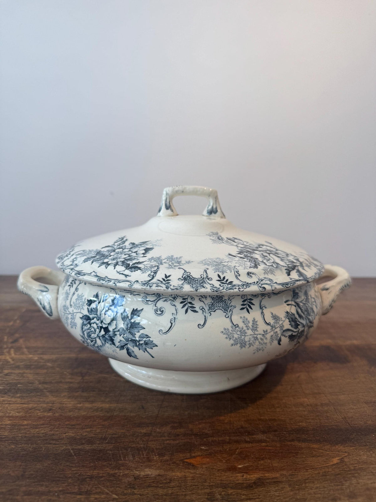 Soupière ancienne décor floral bleu et blanc