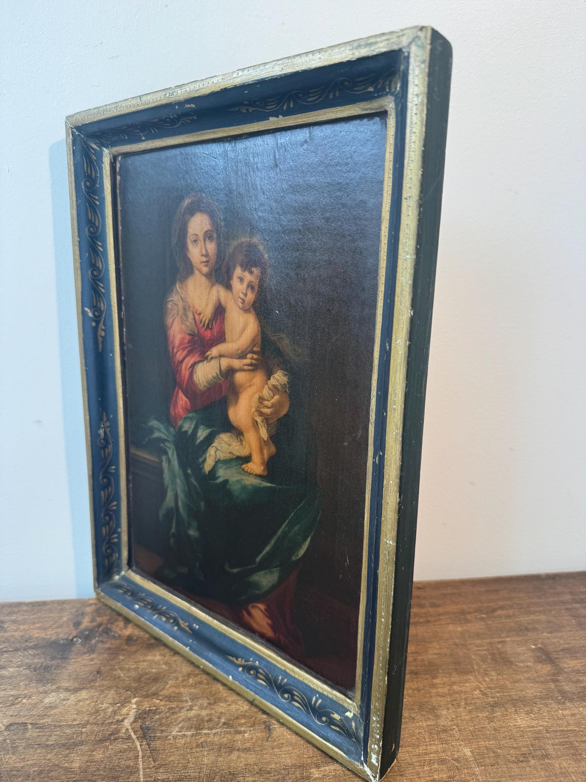 Tableau ancien Vierge à l’Enfant – cadre bois peint bleu et doré – art religieux vintage