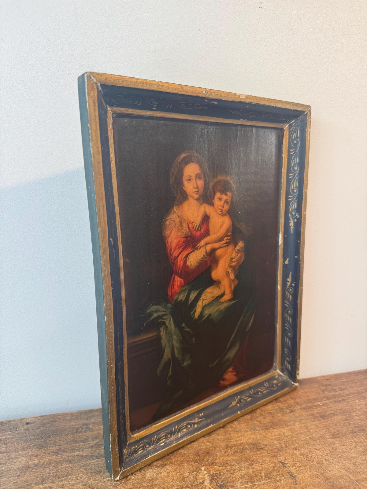 Tableau ancien Vierge à l’Enfant – cadre bois peint bleu et doré – art religieux vintage