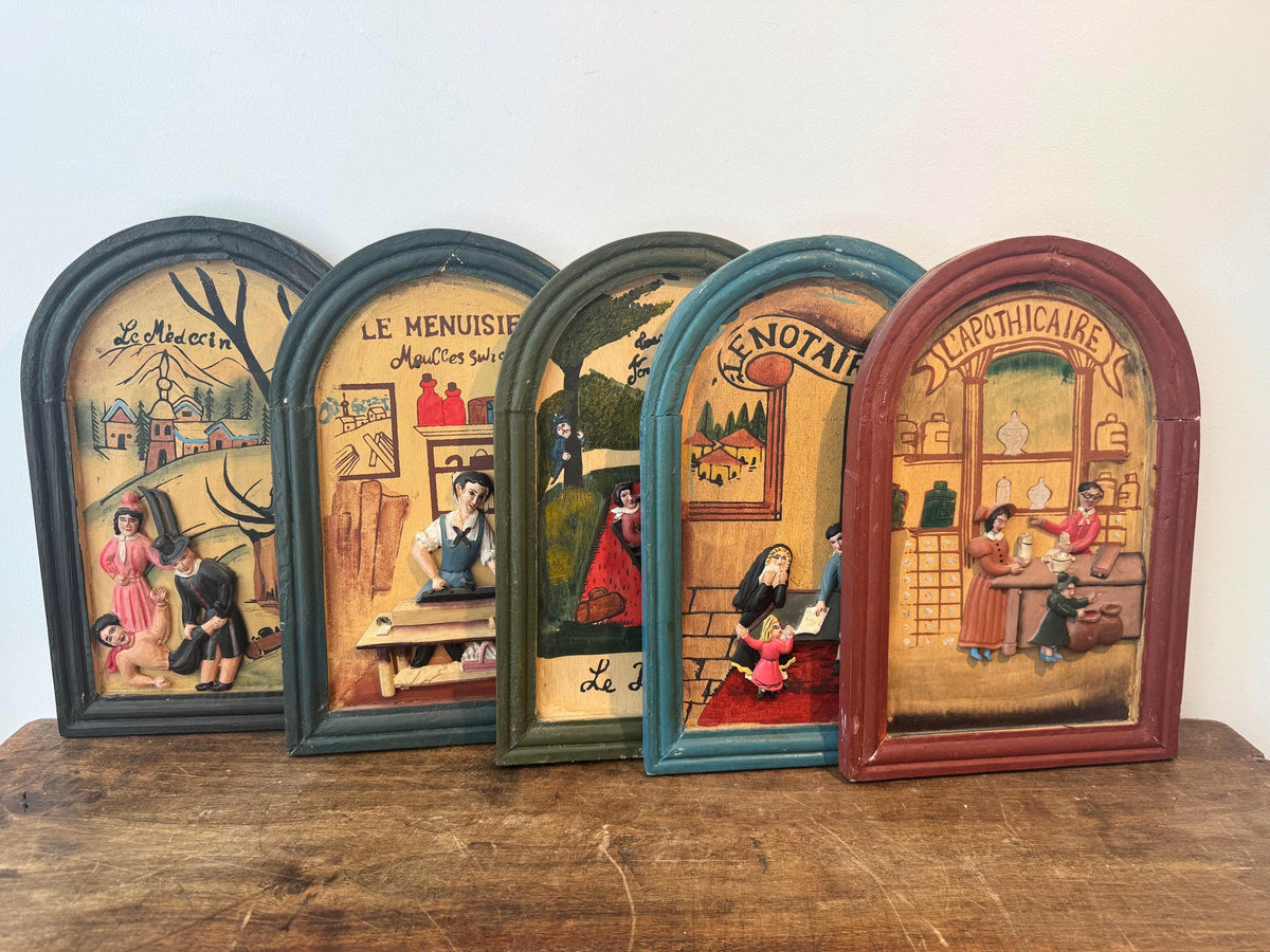 Lot de 5 tableaux vintage en bois – métiers anciens – art populaire – personnages en relief