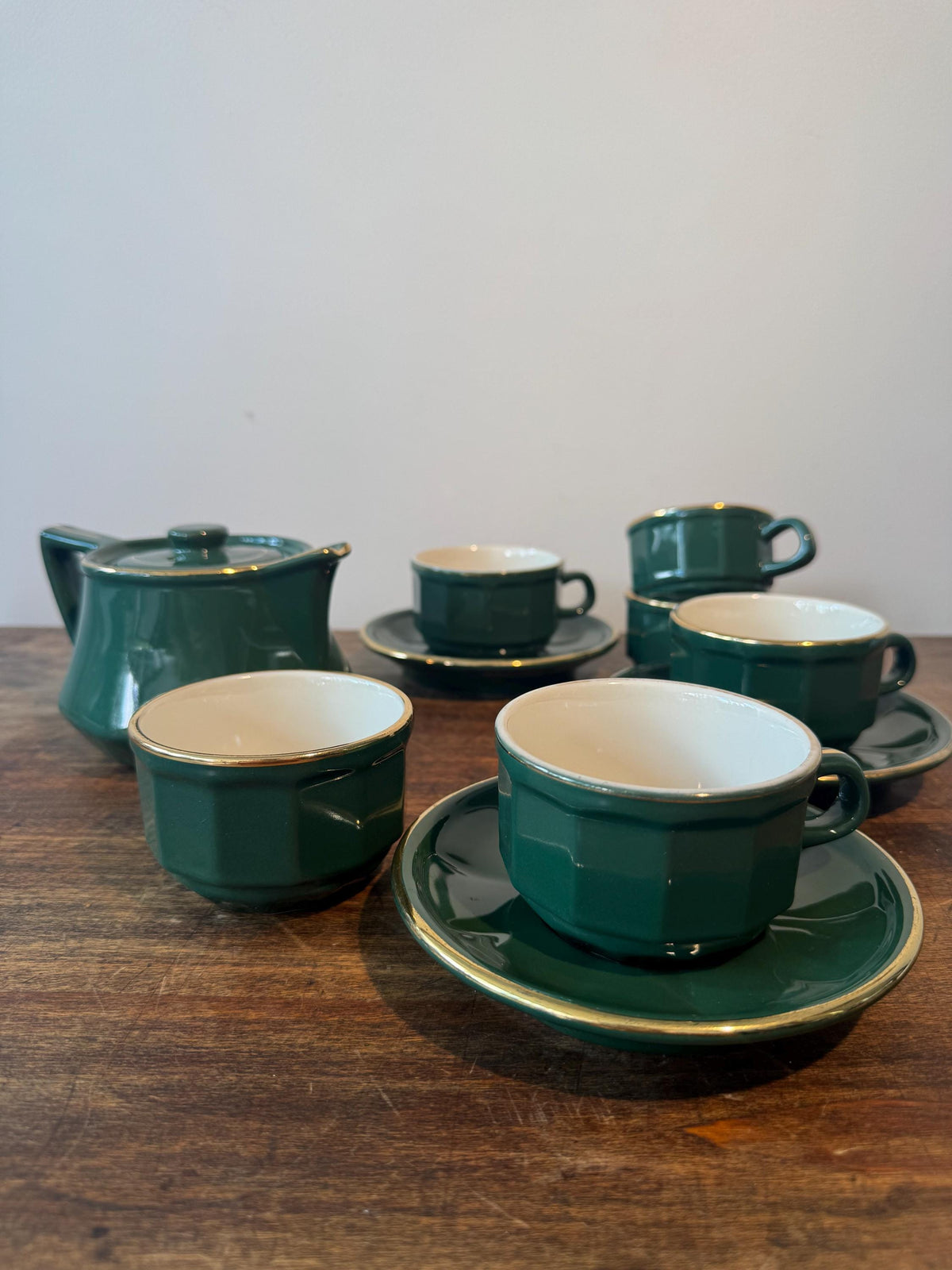 Service à café vintage Revol – Céramique vert foncé et doré – Vaisselle française