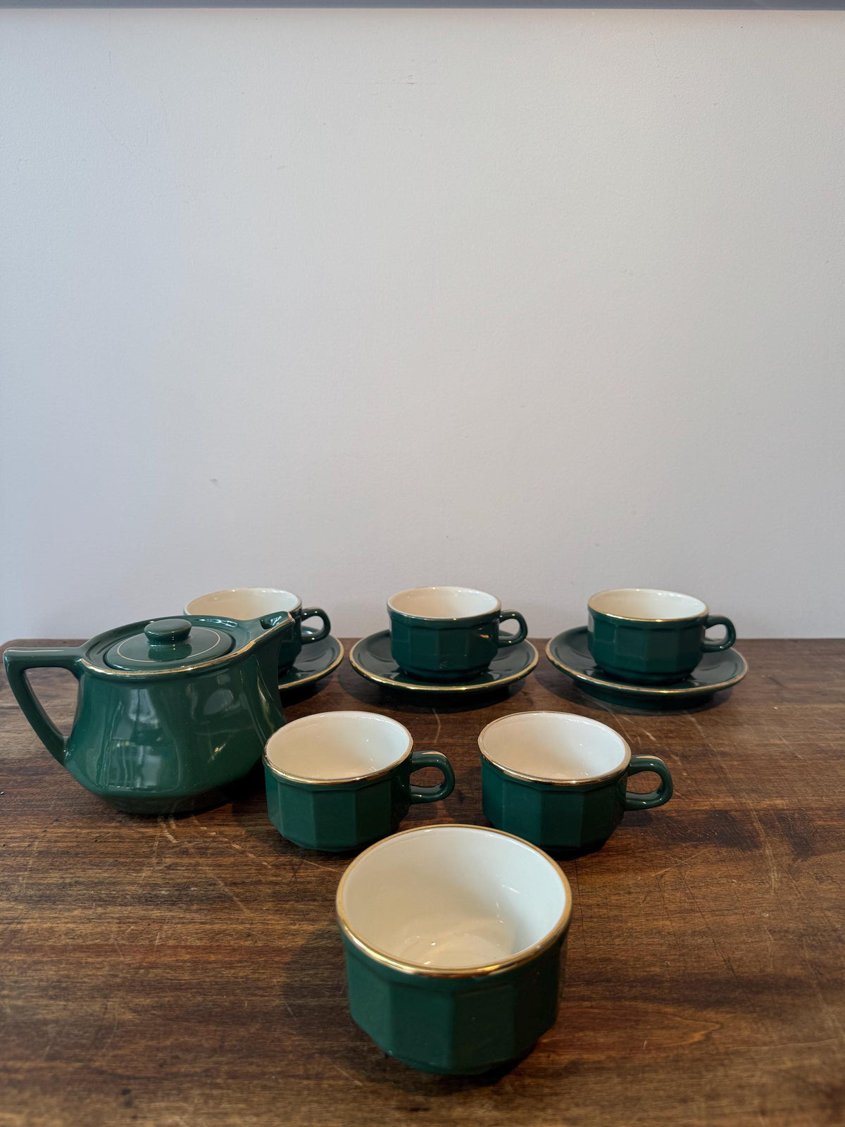 Service à café vintage Revol – Céramique vert foncé et doré – Vaisselle française