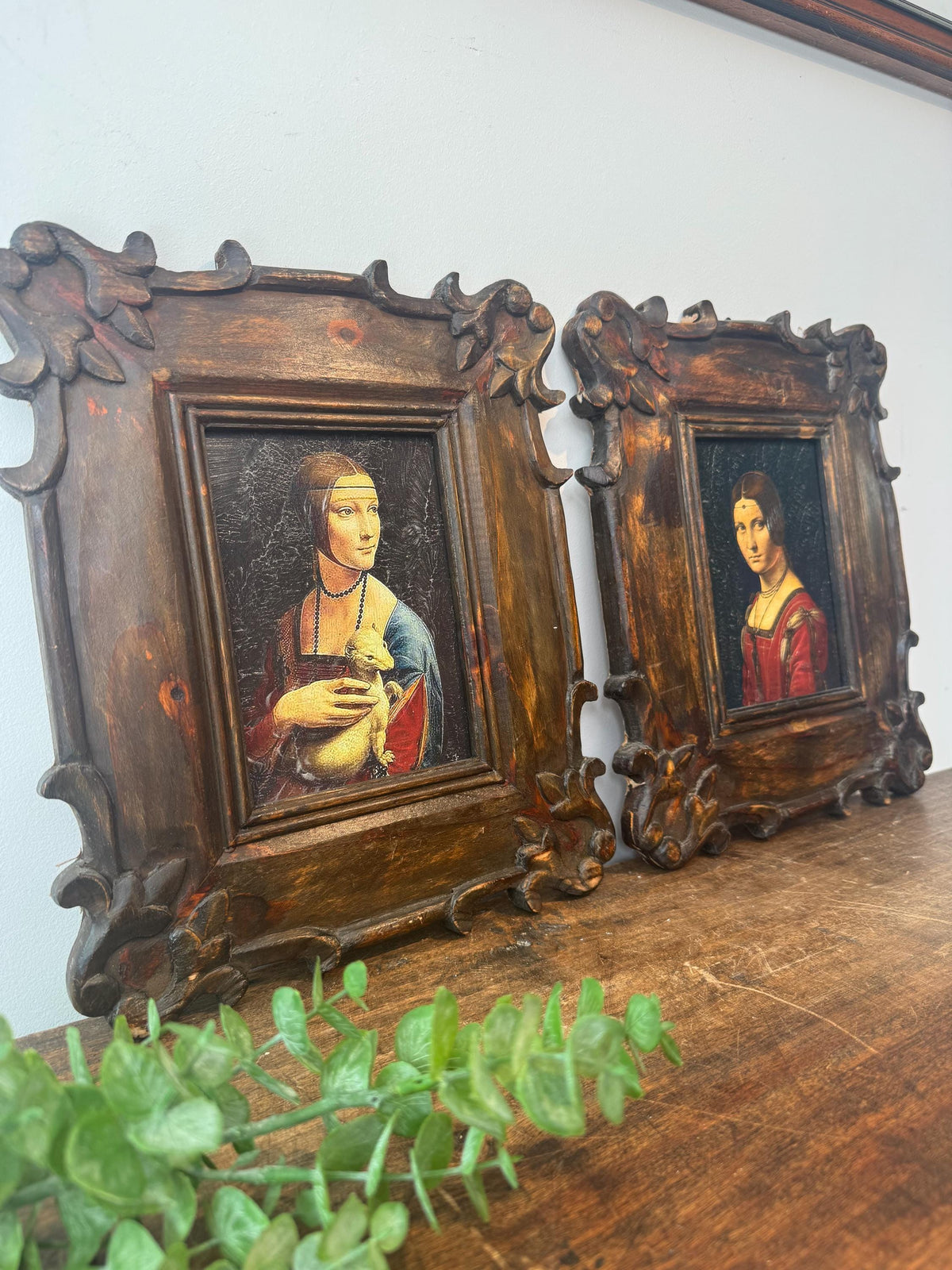 Paire de tableaux vintage Léonard de Vinci – La Dame à l’hermine & La Belle Ferronnière – Cadres bois sculpté