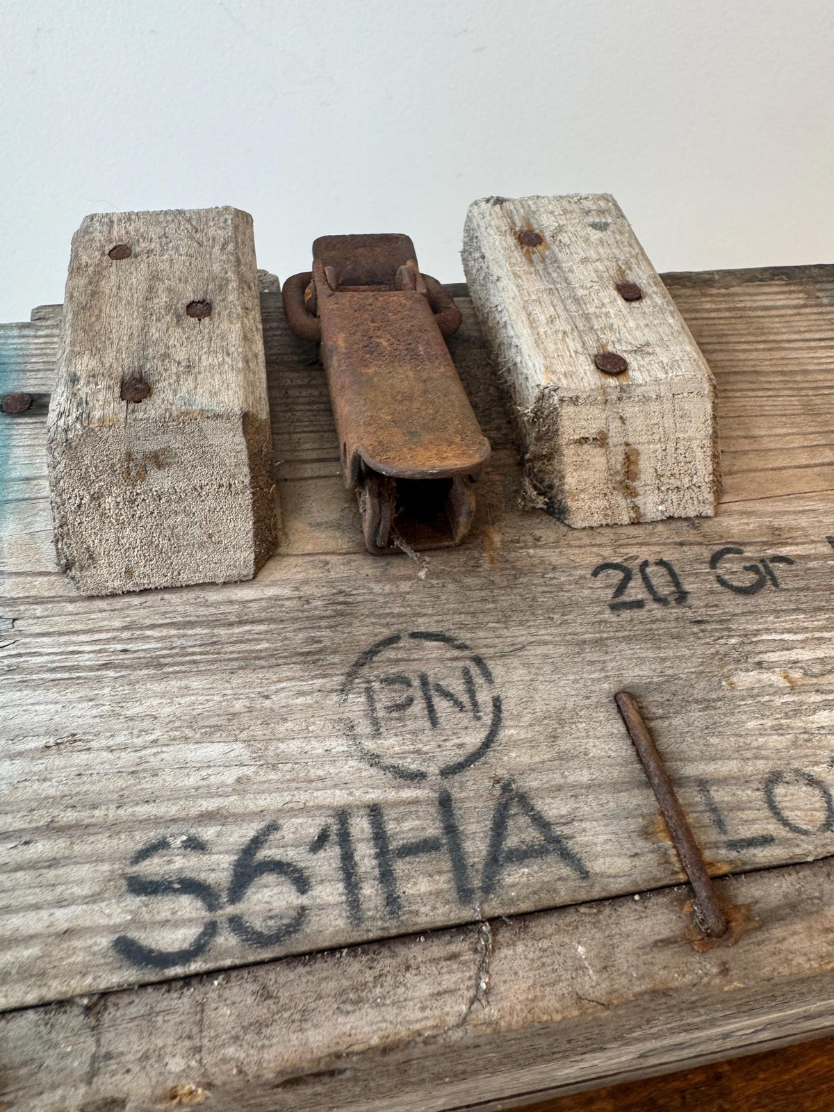 Caisse de munitions militaire en bois