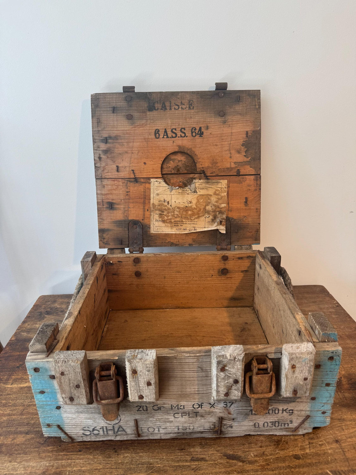 Caisse de munitions militaire en bois