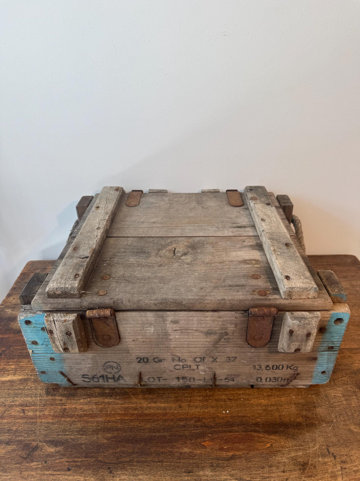 Caisse de munitions militaire en bois