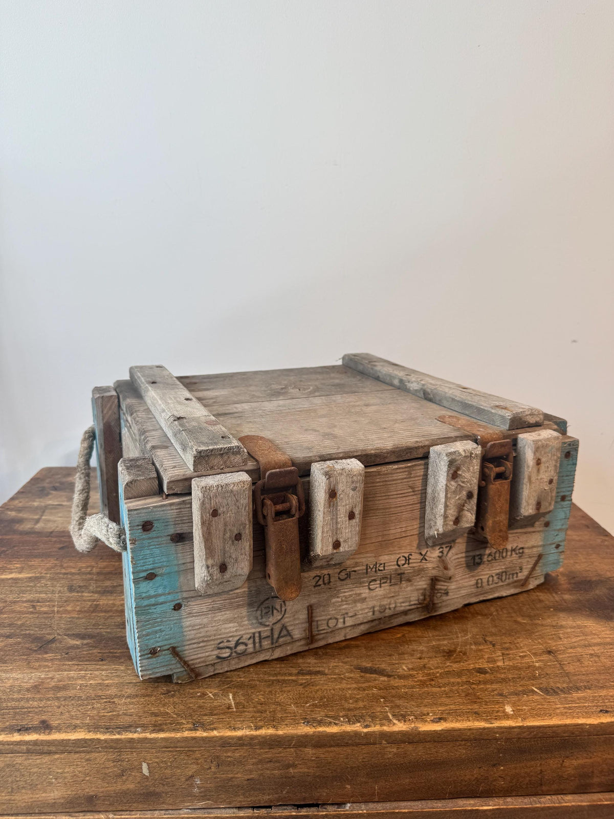 Caisse de munitions militaire en bois