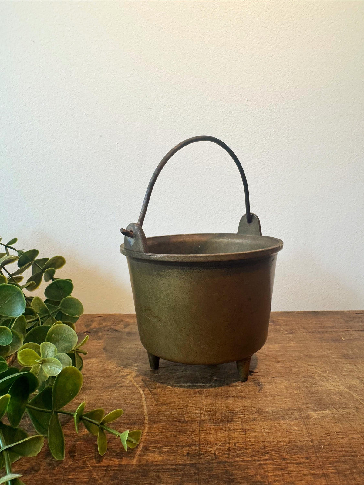 Petit chaudron ancien en laiton