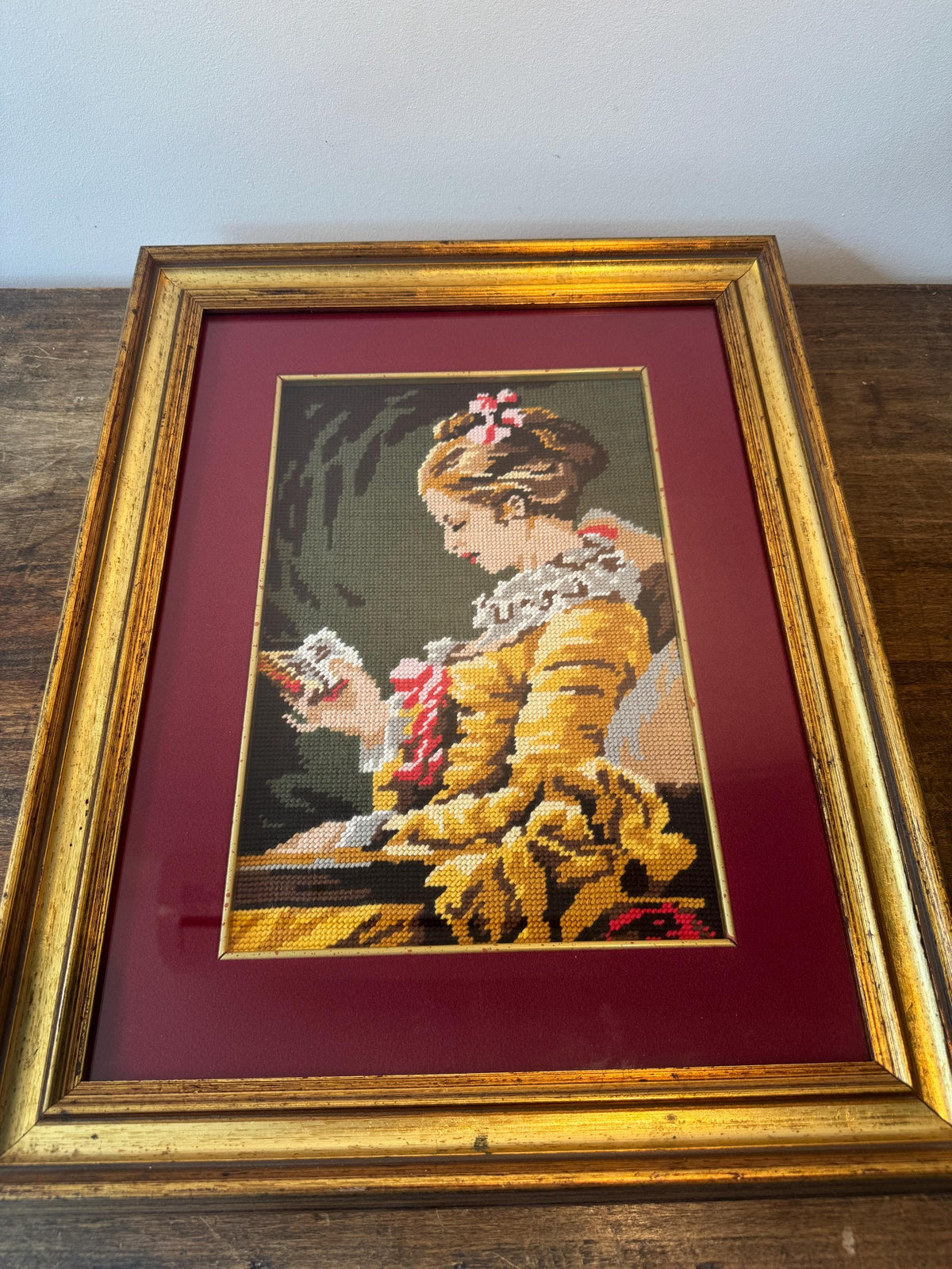 Broderie vintage cadre doré ancien