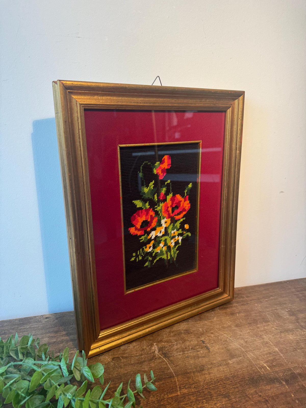 Broderie vintage bouquet de roses cadre doré
