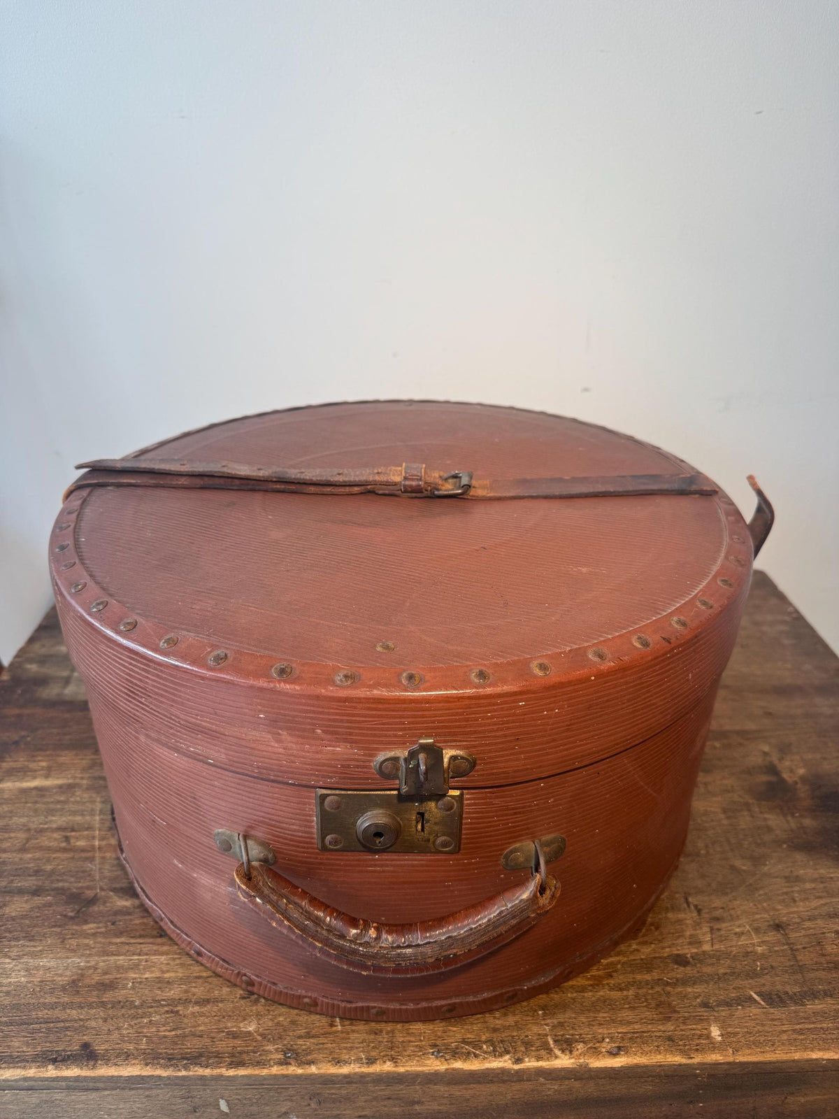 Boîte à chapeau ancienne ronde – Valise à chapeau vintage – Boîte de voyage ancienne – Déco brocante