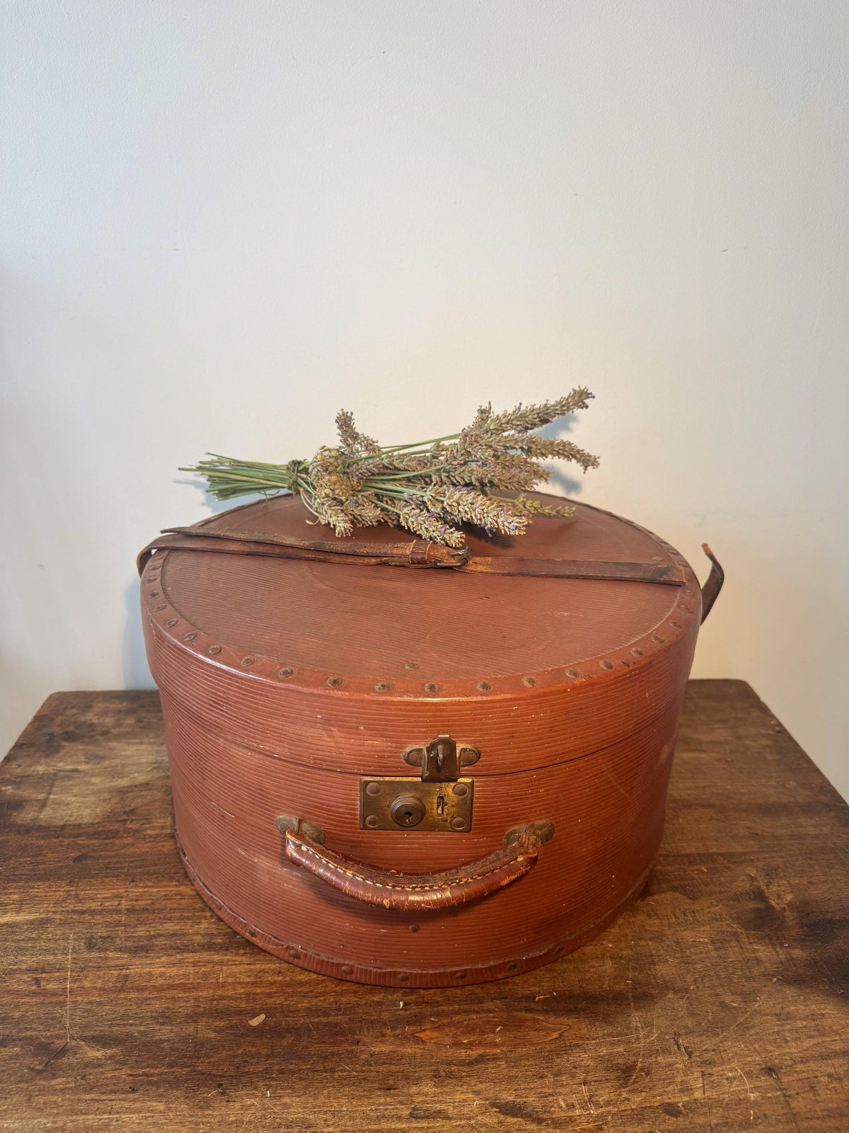 Boîte à chapeau ancienne ronde – Valise à chapeau vintage – Boîte de voyage ancienne – Déco brocante