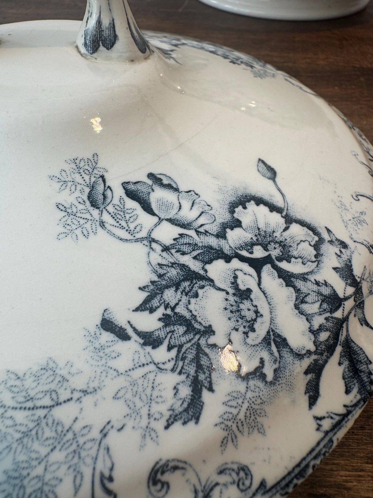 Soupière ancienne décor floral bleu et blanc