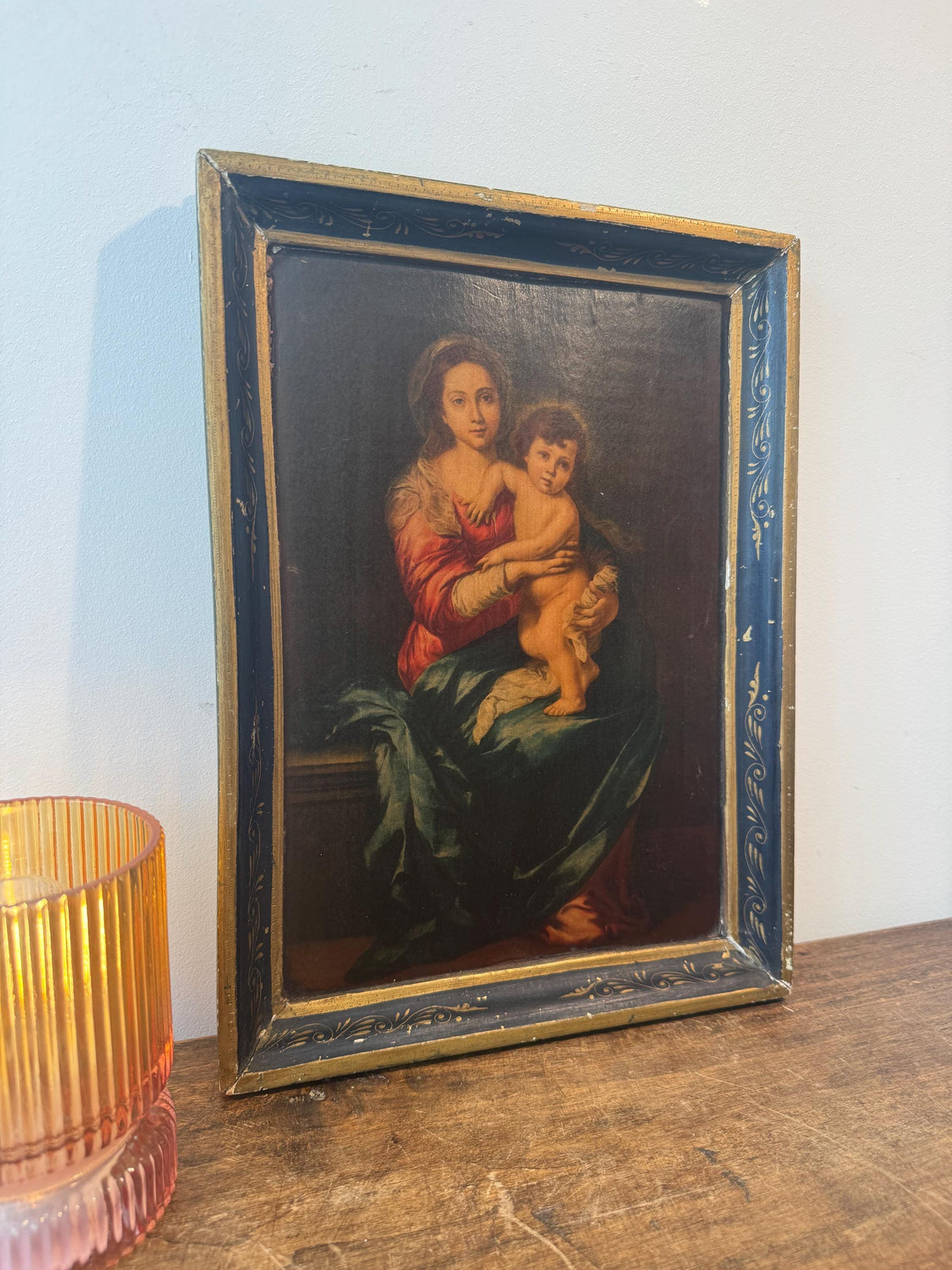 Tableau ancien Vierge à l’Enfant – cadre bois peint bleu et doré – art religieux vintage