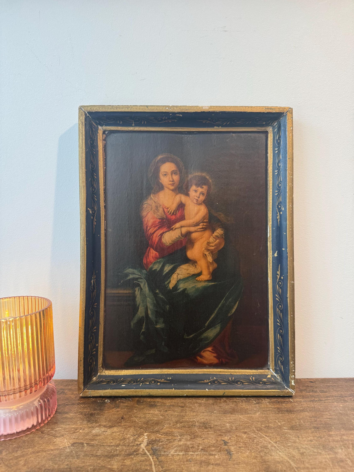 Tableau ancien Vierge à l’Enfant – cadre bois peint bleu et doré – art religieux vintage