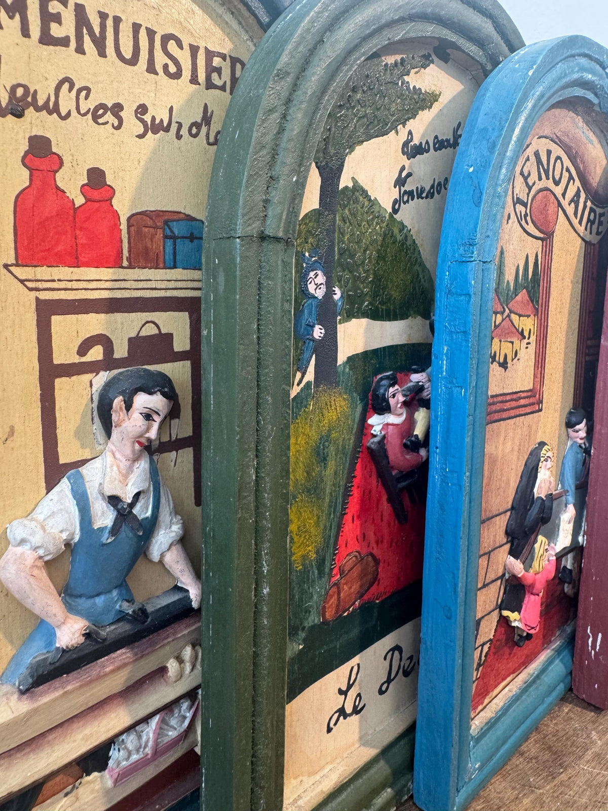 Lot de 5 tableaux vintage en bois – métiers anciens – art populaire – personnages en relief