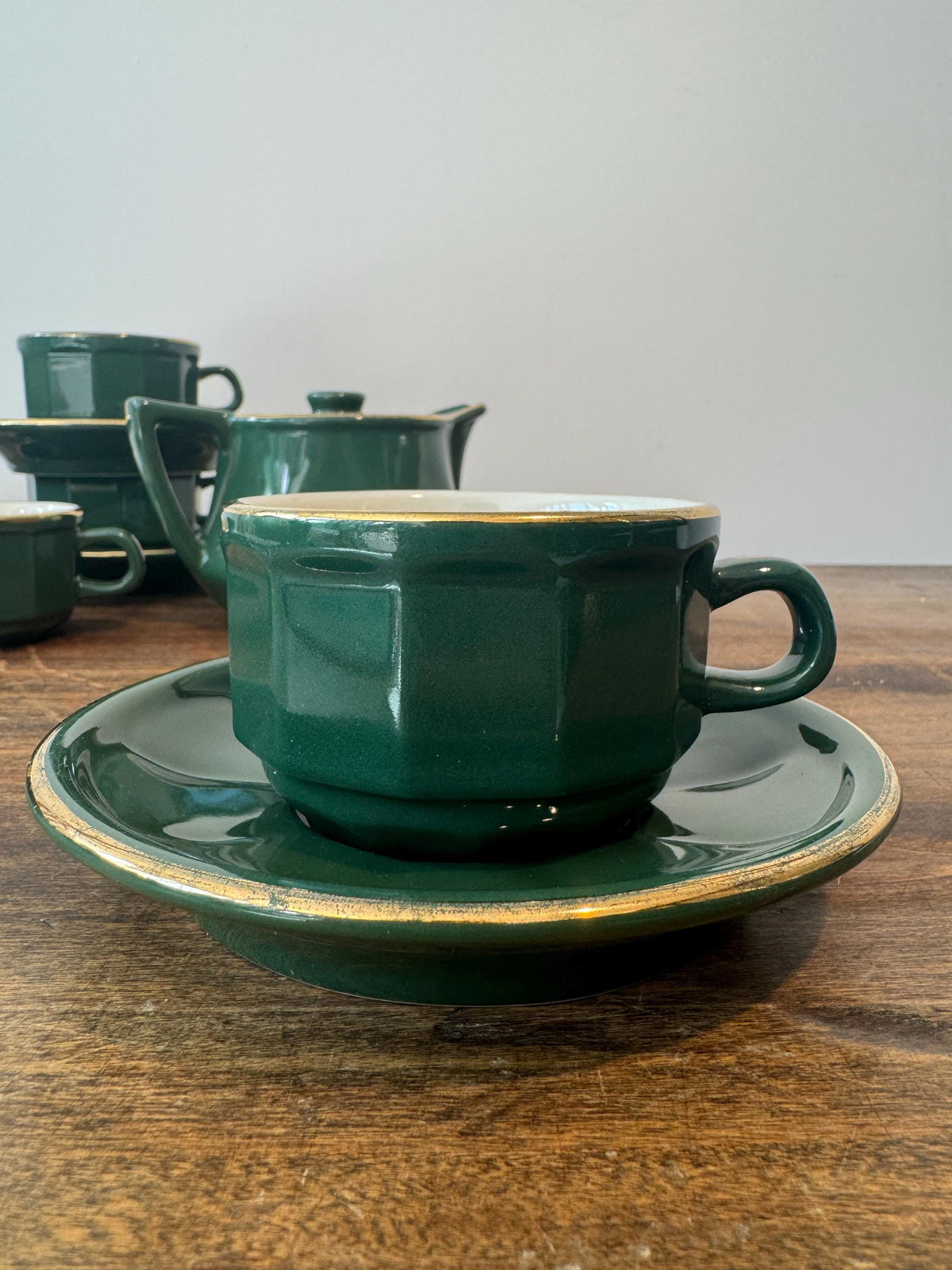 Service à café vintage Revol – Céramique vert foncé et doré – Vaisselle française
