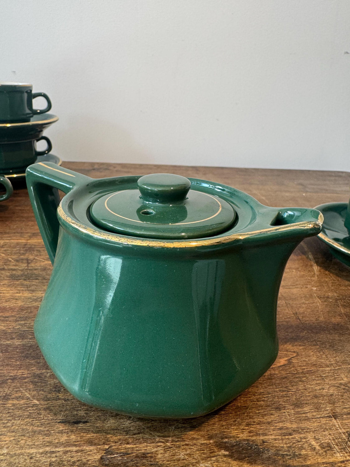 Service à café vintage Revol – Céramique vert foncé et doré – Vaisselle française