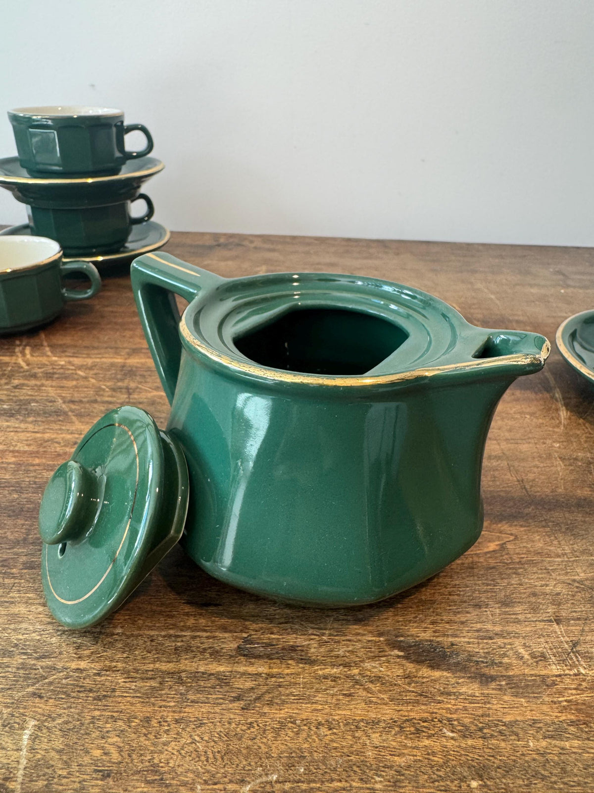 Service à café vintage Revol – Céramique vert foncé et doré – Vaisselle française
