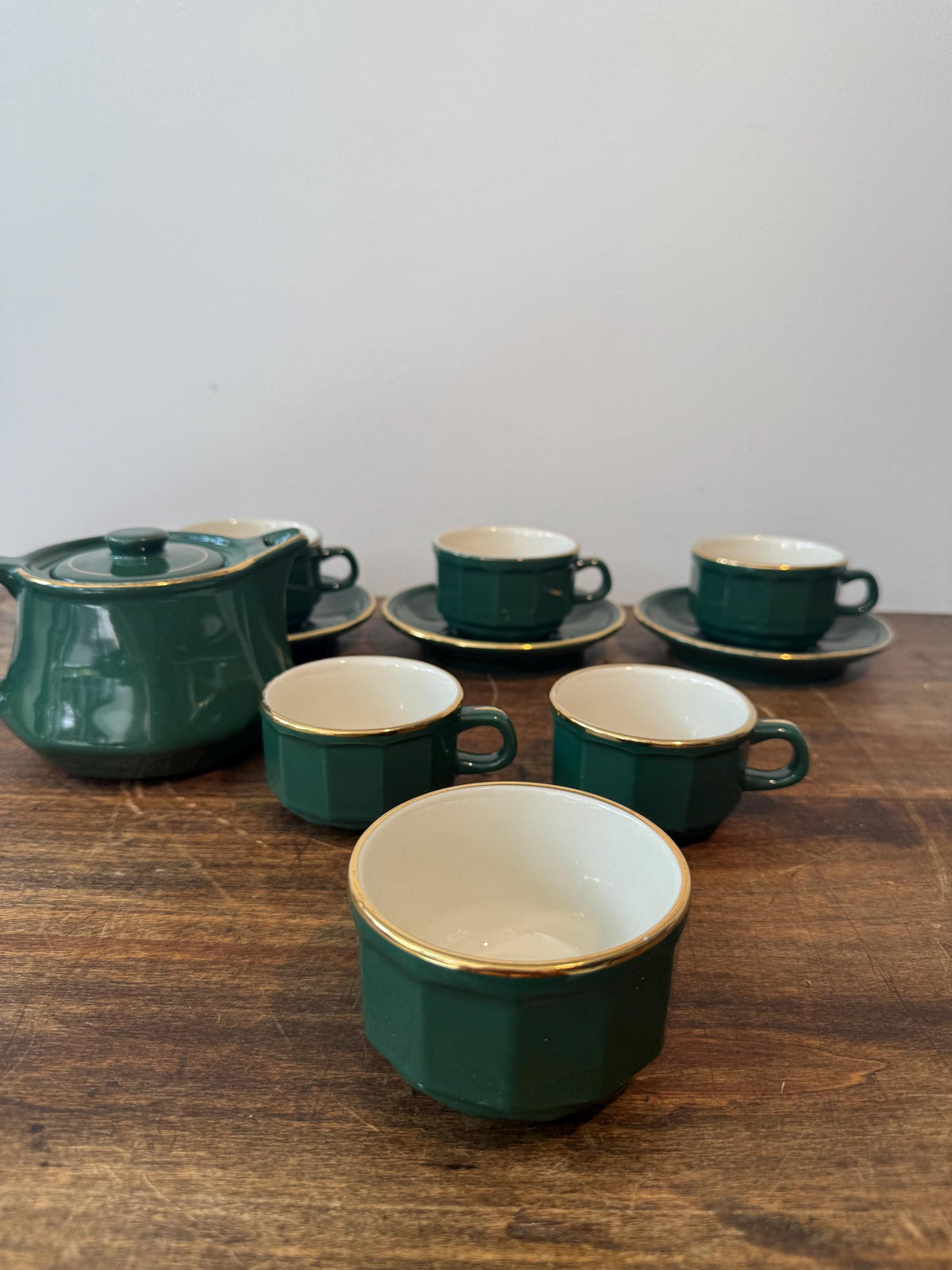 Service à café vintage Revol – Céramique vert foncé et doré – Vaisselle française