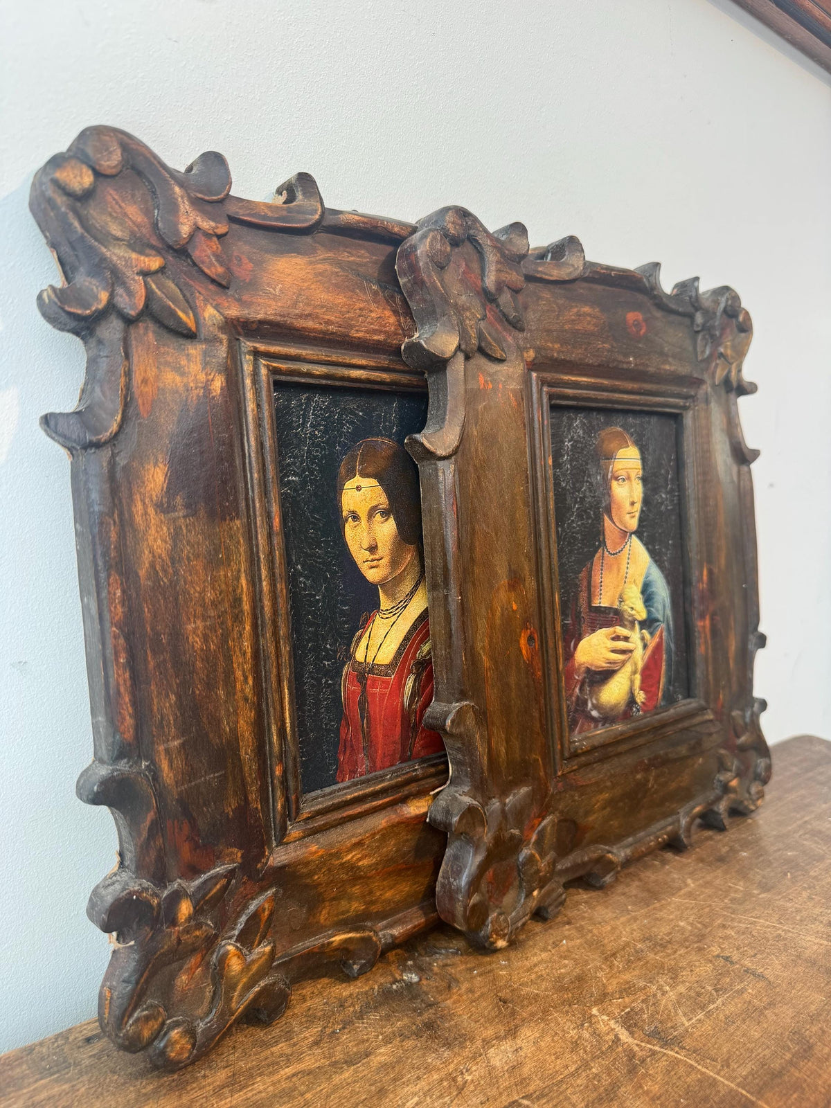 Paire de tableaux vintage Léonard de Vinci – La Dame à l’hermine & La Belle Ferronnière – Cadres bois sculpté