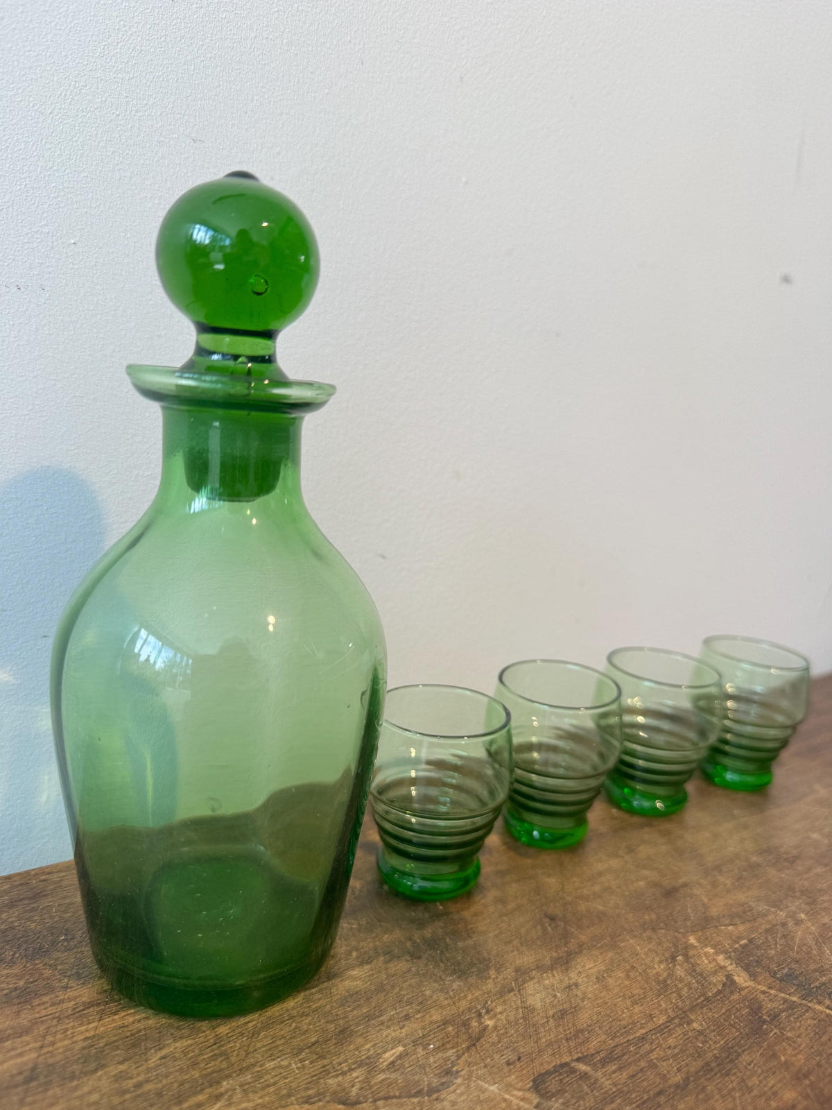 Service à liqueur vintage en verre vert – Petite carafe 30 cl avec 4 verres – Verrerie rétro – Service apéritif