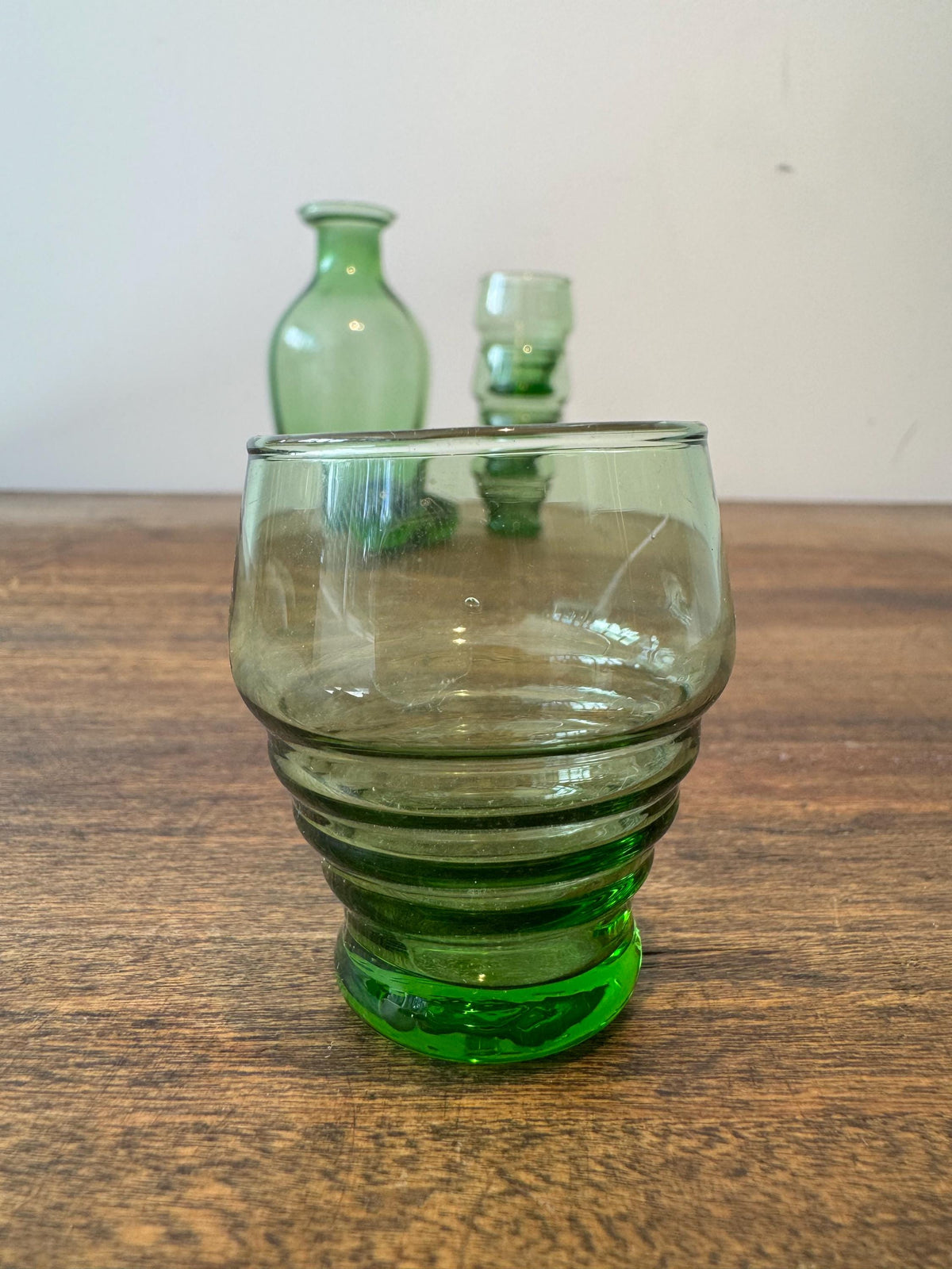Service à liqueur vintage en verre vert – Petite carafe 30 cl avec 4 verres – Verrerie rétro – Service apéritif