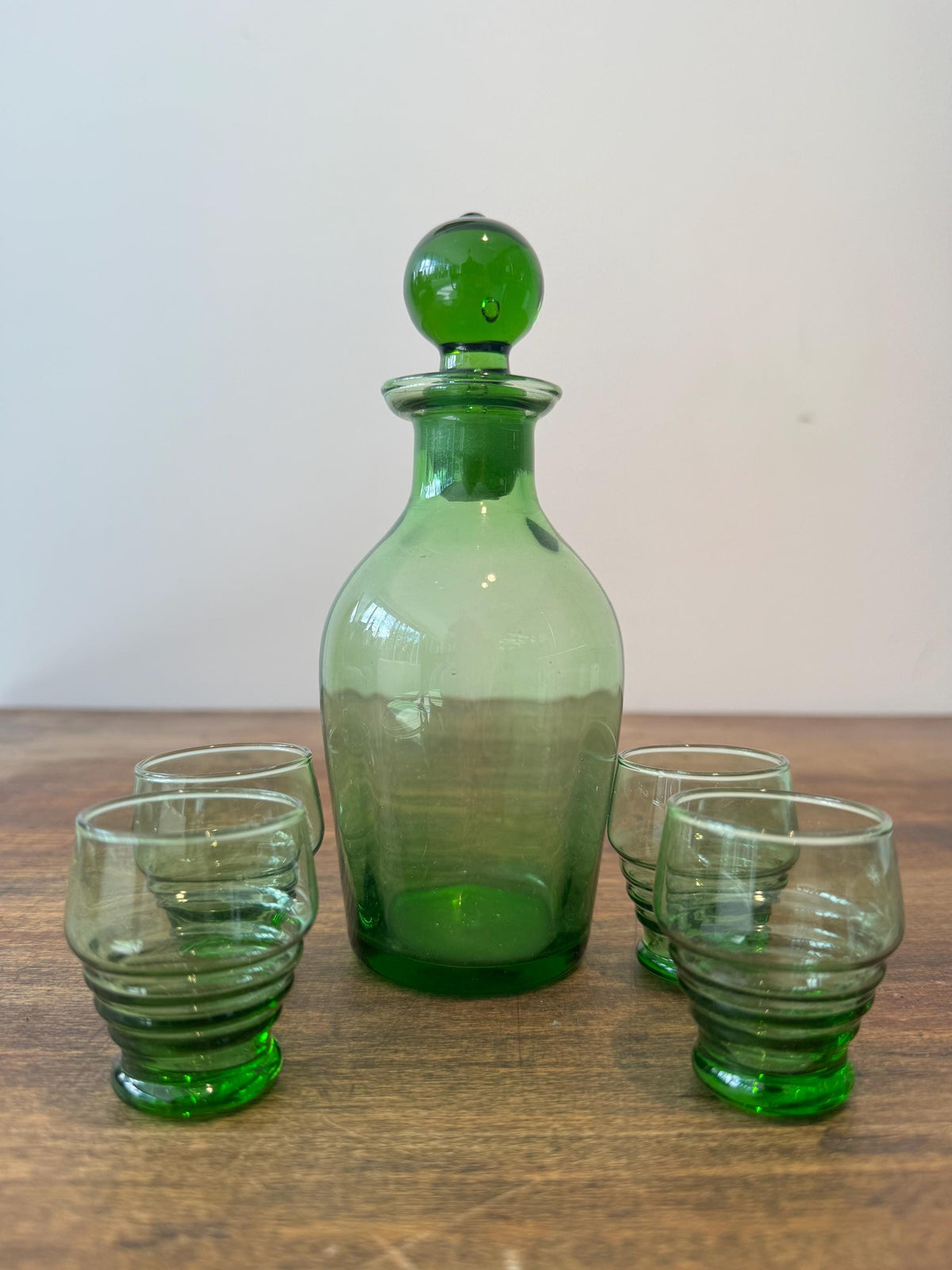 Service à liqueur vintage en verre vert – Petite carafe 30 cl avec 4 verres – Verrerie rétro – Service apéritif