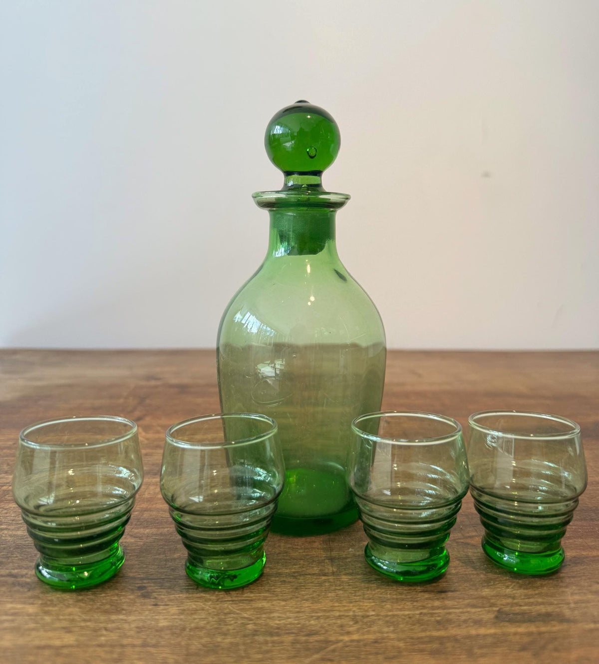 Service à liqueur vintage en verre vert – Petite carafe 30 cl avec 4 verres – Verrerie rétro – Service apéritif