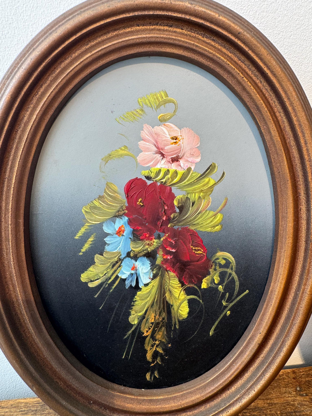 Paire de petits tableaux floraux vintage ovales – Peintures de fleurs – Cadres dorés patinés – Mini tableaux cottagecore