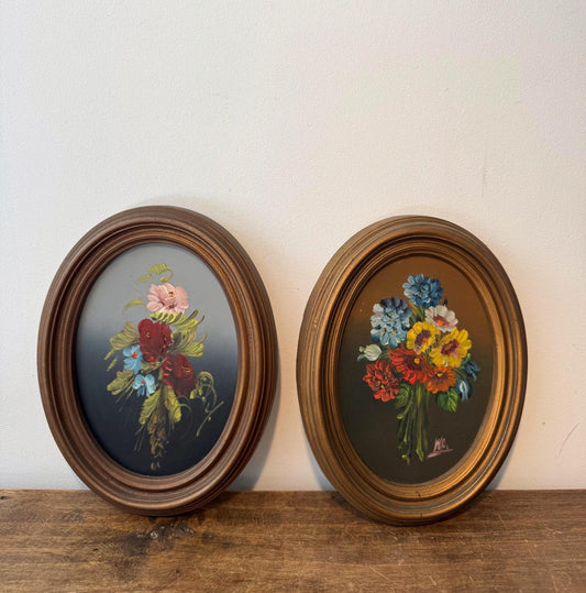 Paire de petits tableaux floraux vintage ovales – Peintures de fleurs – Cadres dorés patinés – Mini tableaux cottagecore