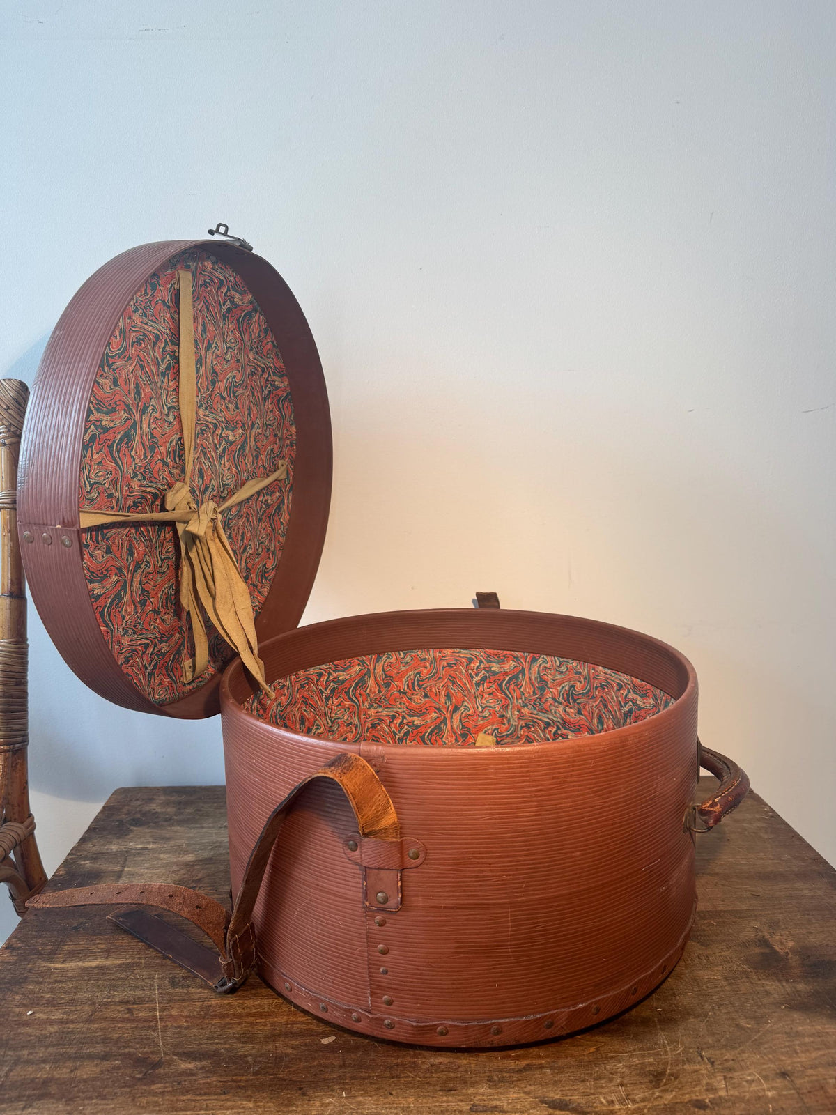Boîte à chapeau ancienne ronde – Valise à chapeau vintage – Boîte de voyage ancienne – Déco brocante