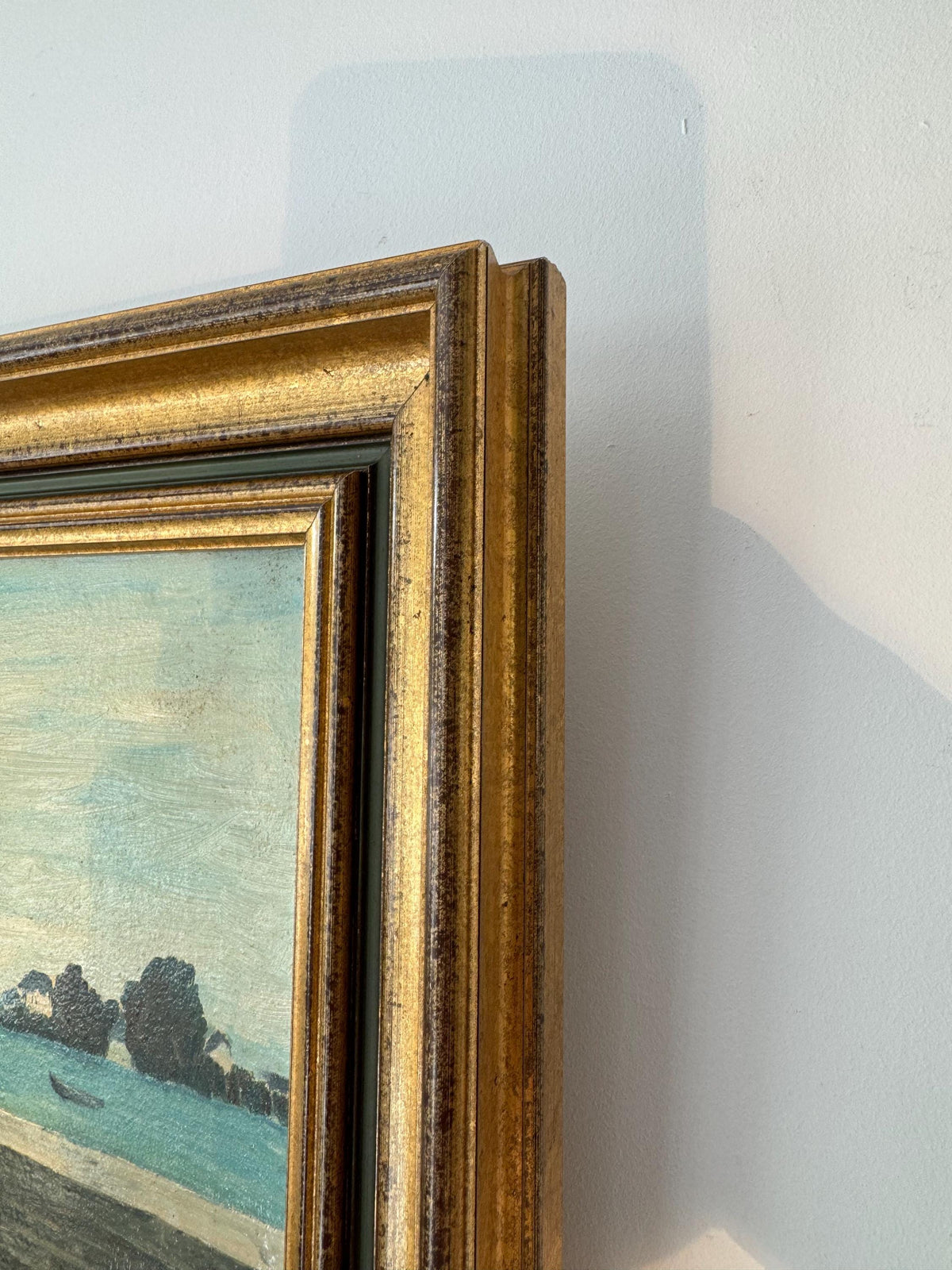 Tableau marin vintage signé – Peinture à l’huile sur toile – Bateau de pêche – Marine française – Cadre doré ancien