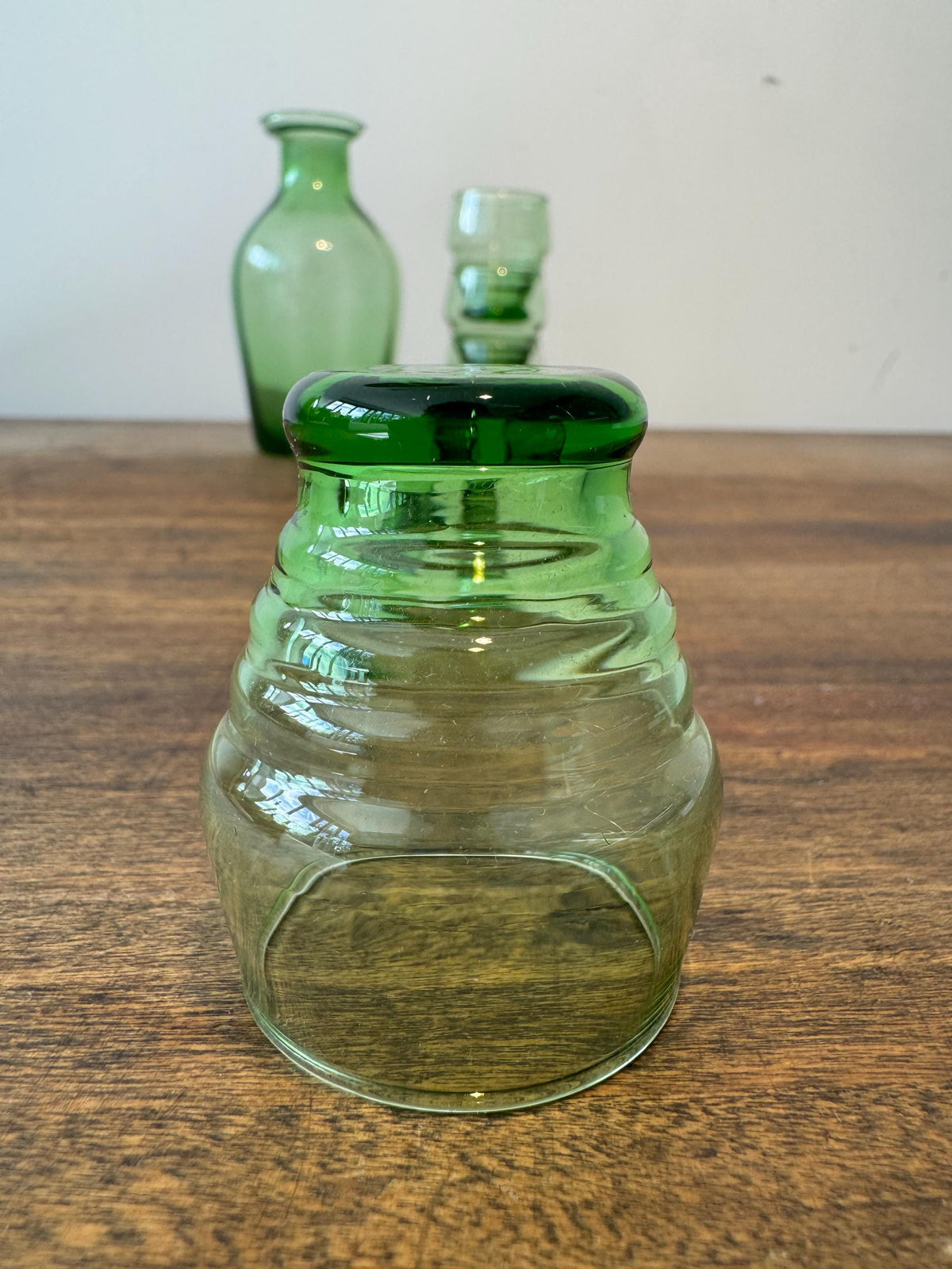 Service à liqueur vintage en verre vert – Petite carafe 30 cl avec 4 verres – Verrerie rétro – Service apéritif