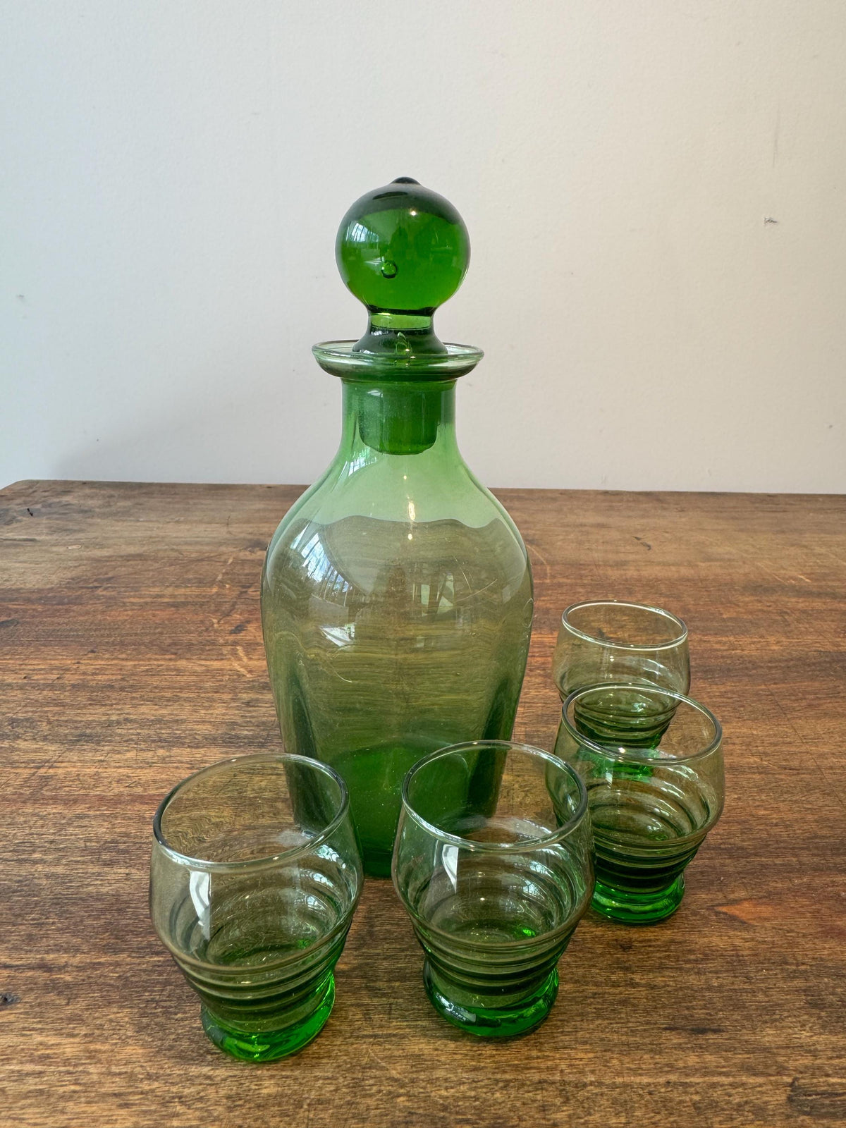 Service à liqueur vintage en verre vert – Petite carafe 30 cl avec 4 verres – Verrerie rétro – Service apéritif