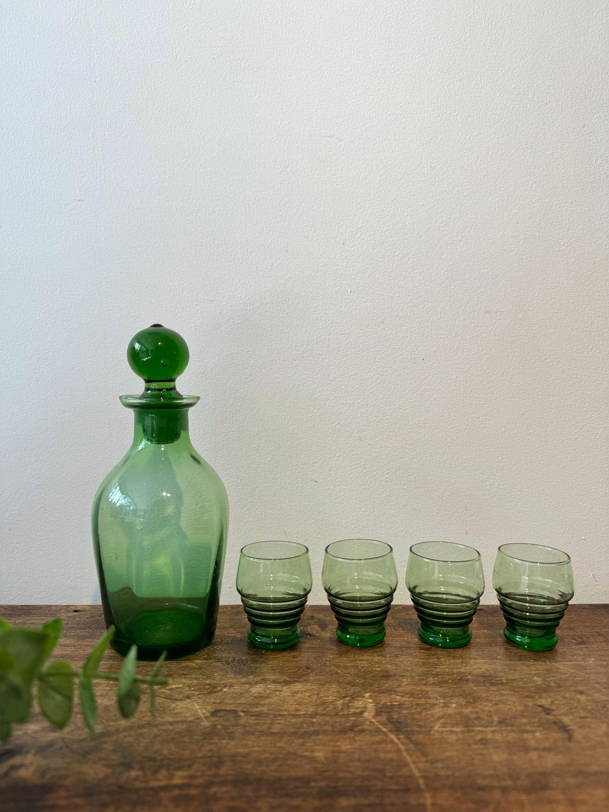 Service à liqueur vintage en verre vert – Petite carafe 30 cl avec 4 verres – Verrerie rétro – Service apéritif